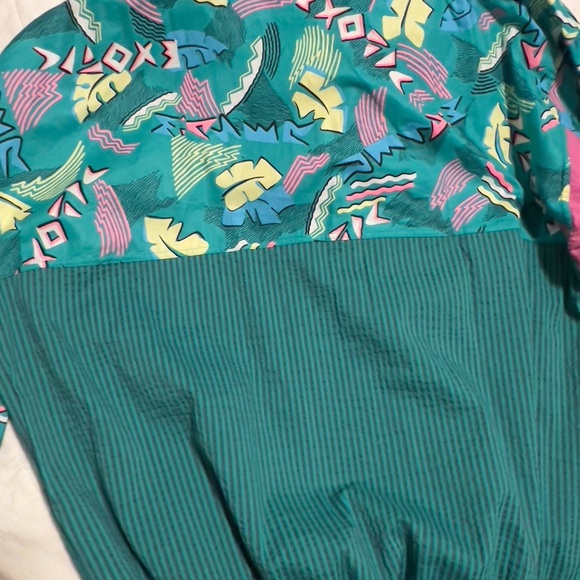 Colorful Geometric Patterned Jacket - Picture 8 of 9